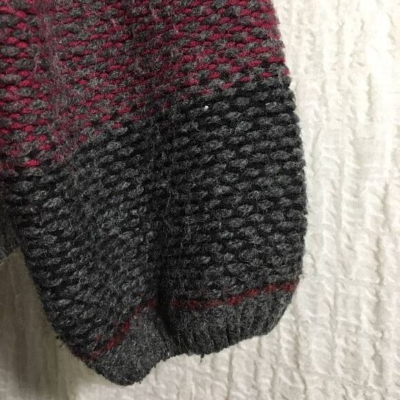 Style & Co. Gray & Red Big Button Sweater Size XL - Picture 8 of 10
